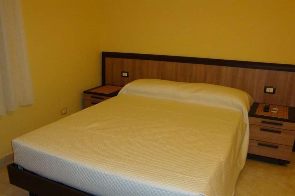 Premium bedding, down duvets, individually furnished, desk