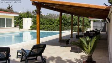 Outdoor pool, free pool cabanas, pool umbrellas