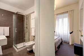 تجهيزات دش، دُش غزير، مستلزمات فاخرة للعناية الشخصية، مجففات شعر