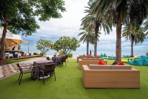 อาหารและเครื่องดื่ม