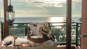 A person relaxing in a hot tub with a view of the ocean. - Marrakesh Hua Hin Resort & Spa (Hua Hin)