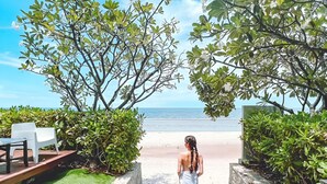 A pathway leading to a beach with greenery on either side. - Marrakesh Hua Hin Resort & Spa (Hua Hin)