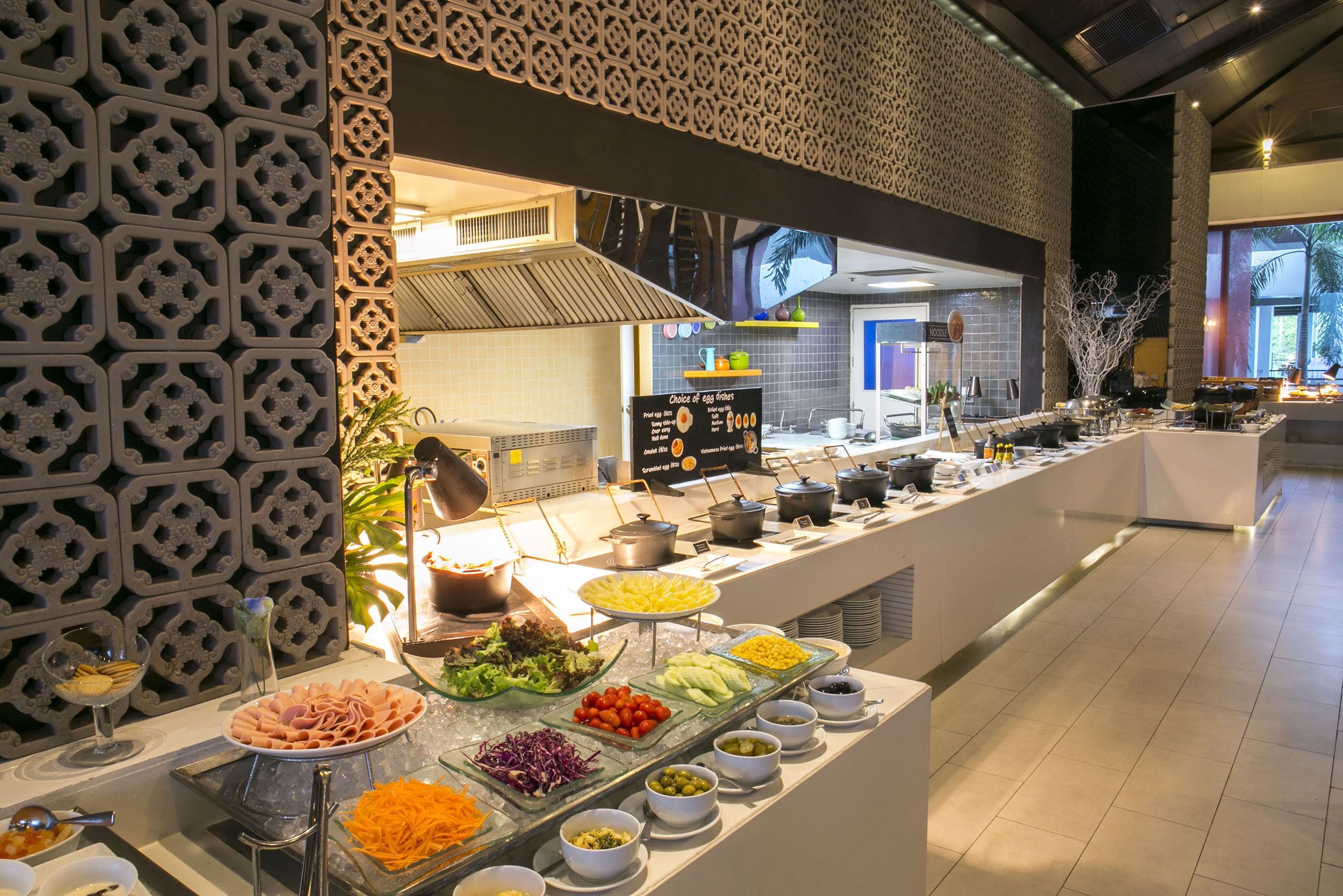 daily buffet breakfast (thb 450 per person)