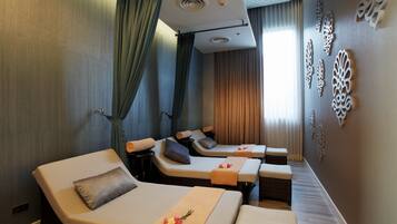 Couples treatment rooms, sauna, steam room, body treatments