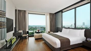 Avani Premier Skyline Room | Minibar, in-room safe, individually decorated, desk