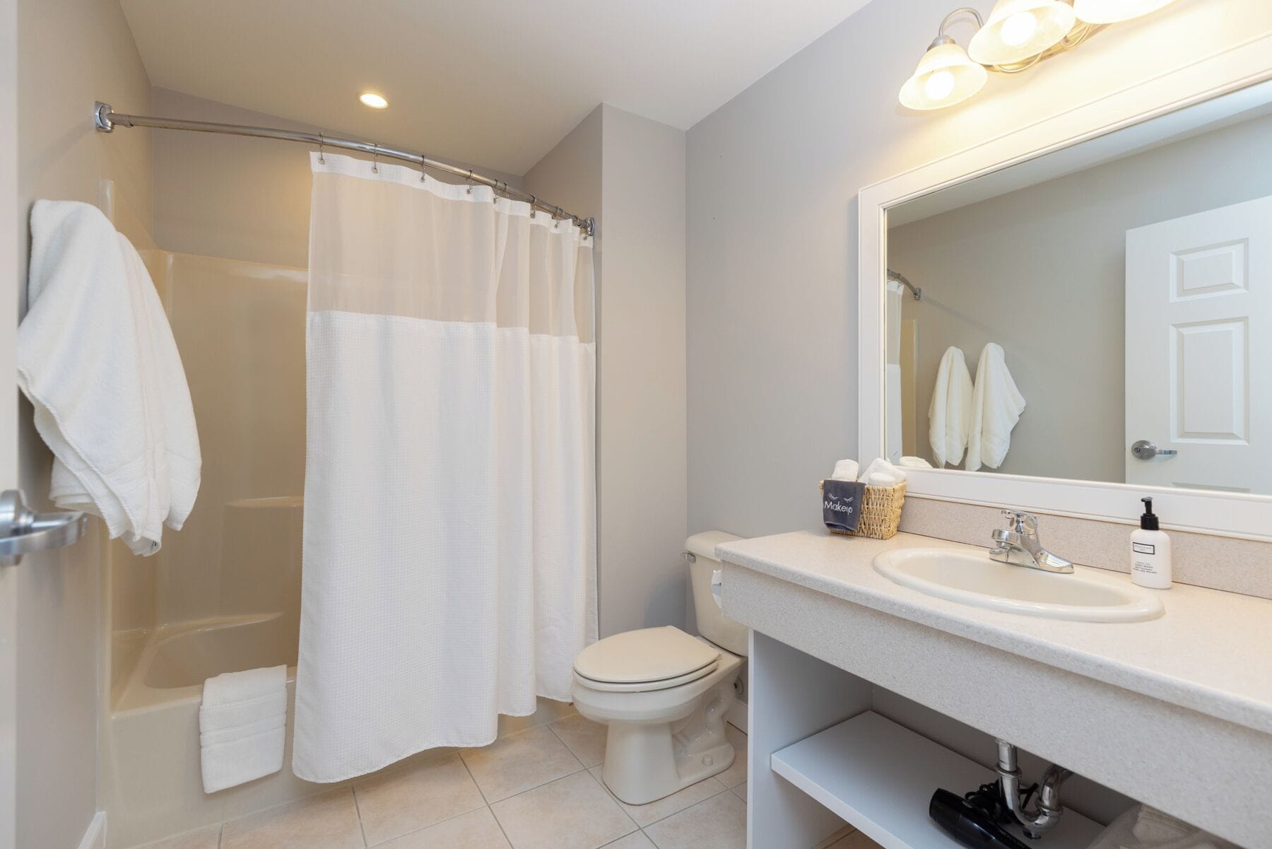 queen room one queen bed | bathroom | free toiletries, hair dryer, towels, soap