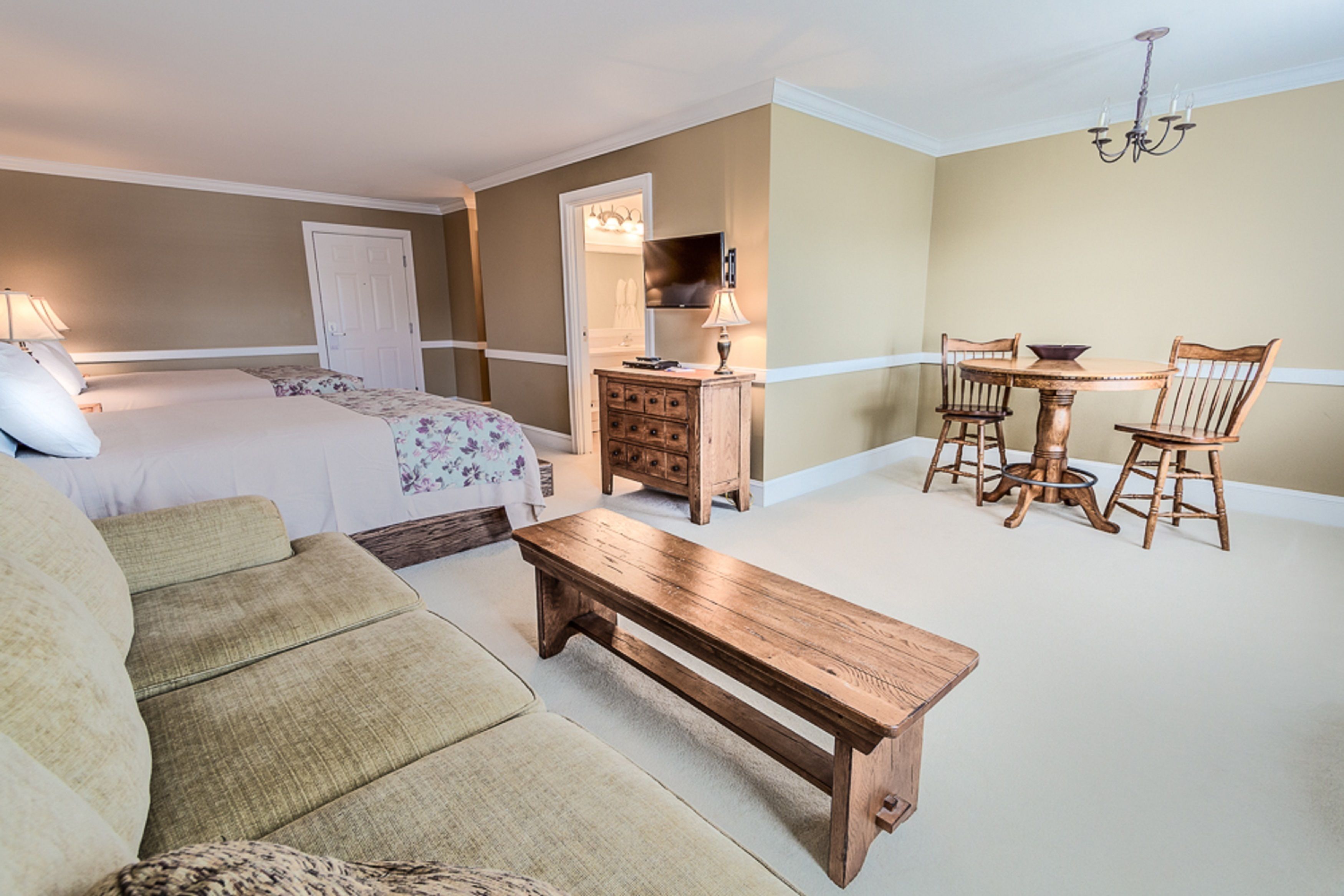 individually decorated, individually furnished, desk, laptop workspace