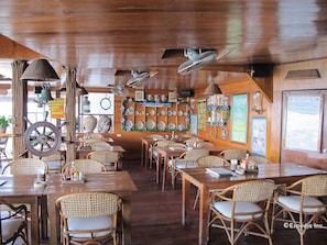 Dining - Capt'n Gregg's (Puerto Galera)