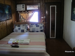 Minibar, in-room safe, free WiFi - Capt'n Gregg's (Puerto Galera)