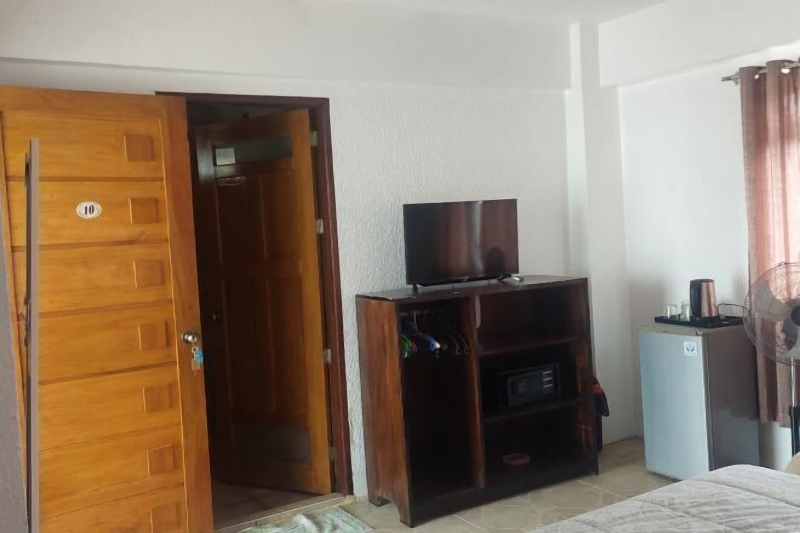 Minibar, in-room safe, free WiFi