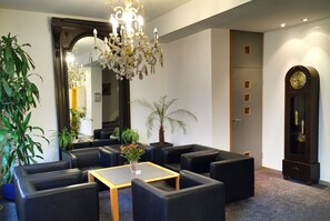 Coin salon dans le hall