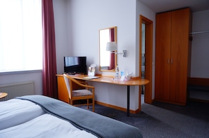 In-room safe, desk, free cribs/infant beds, rollaway beds - Ringhotel Altstadt (Guestrow)