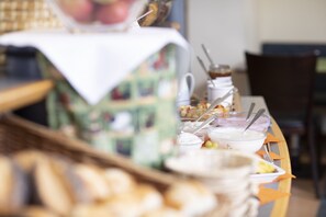 Petit déjeuner buffet compris