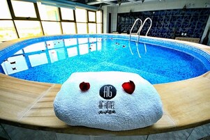 Indoor pool, outdoor pool, lifeguards on site