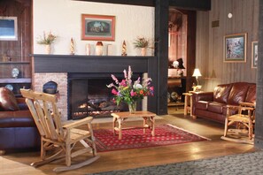 Lobby - Shawnee Lodge & Conference Center (Blue Creek)