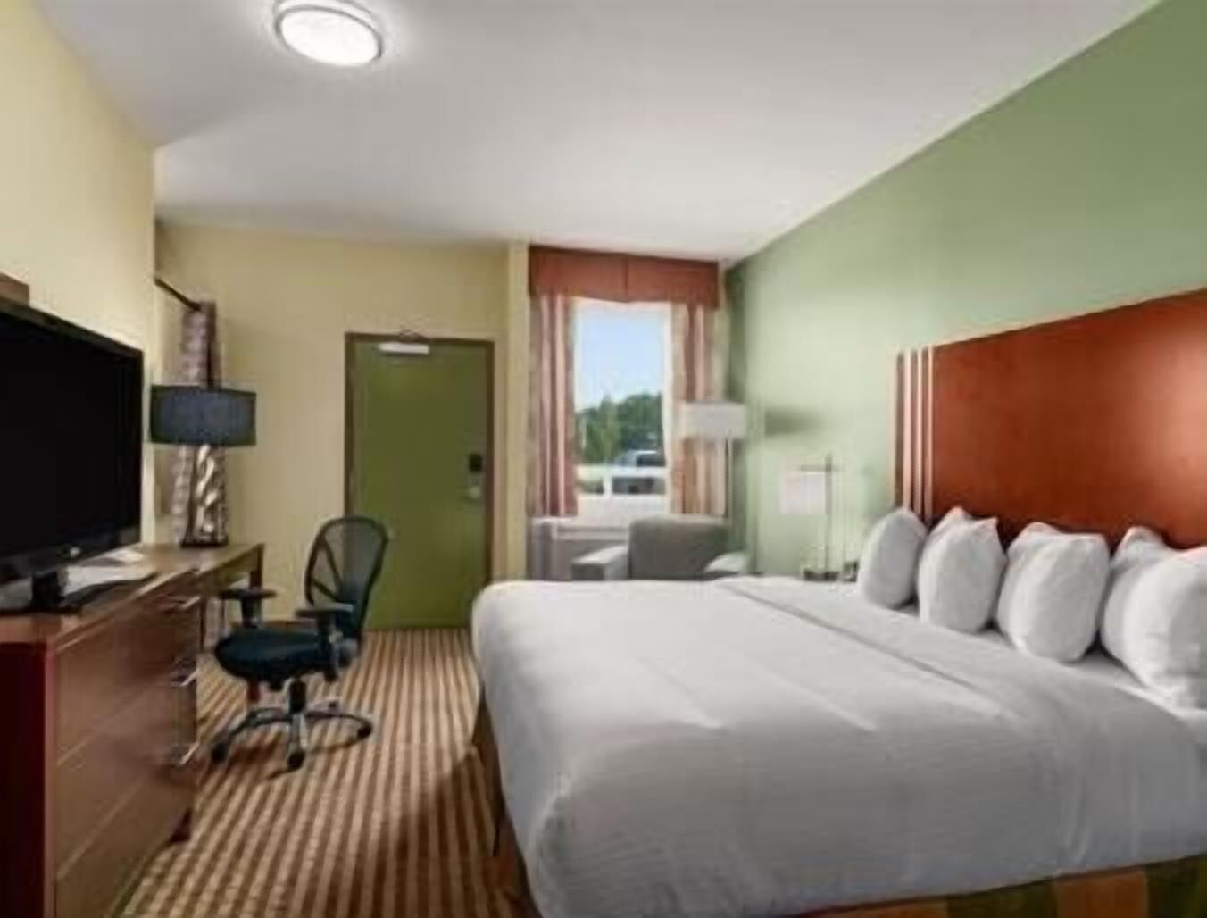 Escriptori, espai de treball apte per a portàtils i cortines opaques 