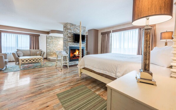 Suite, 1 cama King size, para no fumadores | Ropa de cama de alta calidad, camas con pillow-top y escritorio 