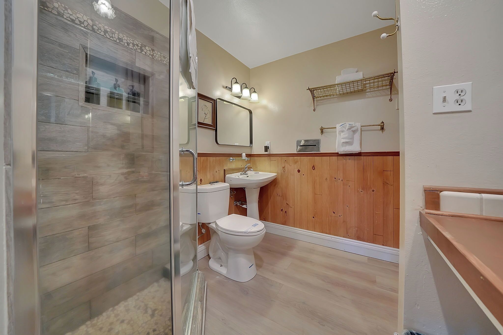 standard room, 1 king bed | individually decorated, individually furnished, iron/ironing board