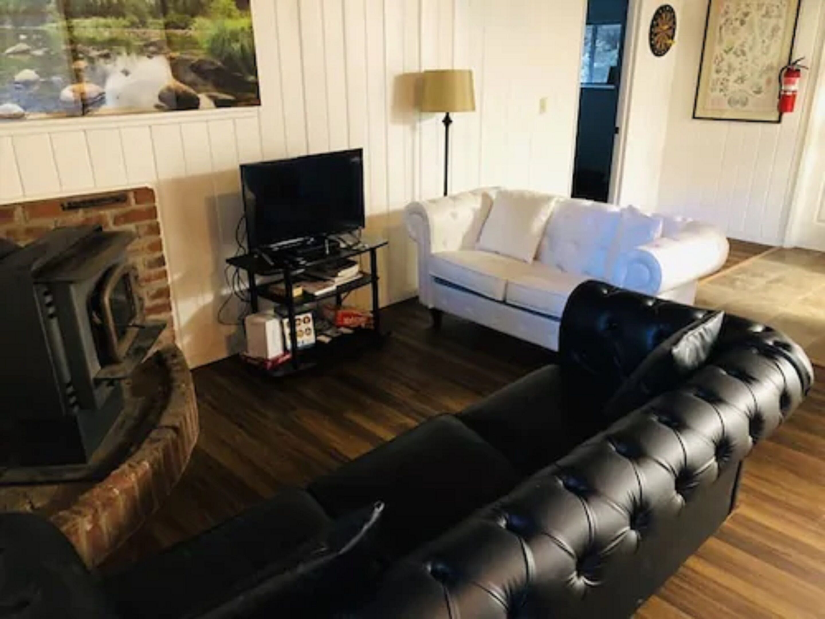 comfort cabin, multiple beds | living room | tv