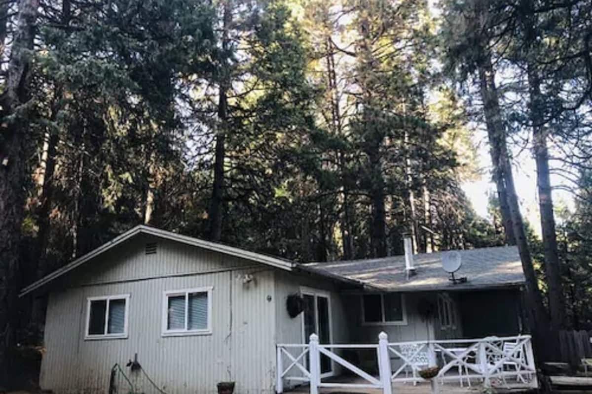 Comfort Cabin, Multiple Beds | Individually decorated, individually furnished, iron/ironing board