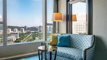 Premier Room, 1 King Bed, Lake View (Premier Lake View King) | Minibar, in-room safe, desk, laptop workspace