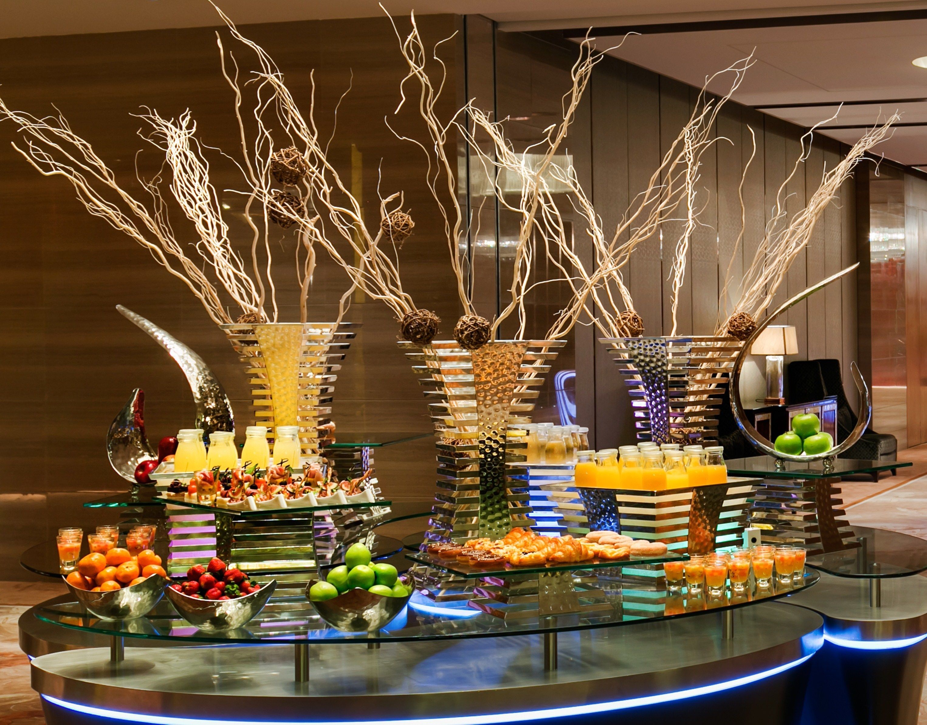 daily buffet breakfast (cny 140 per person)