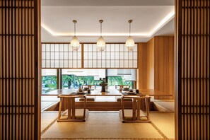 Här finns 3 restauranger som serverar frukost.