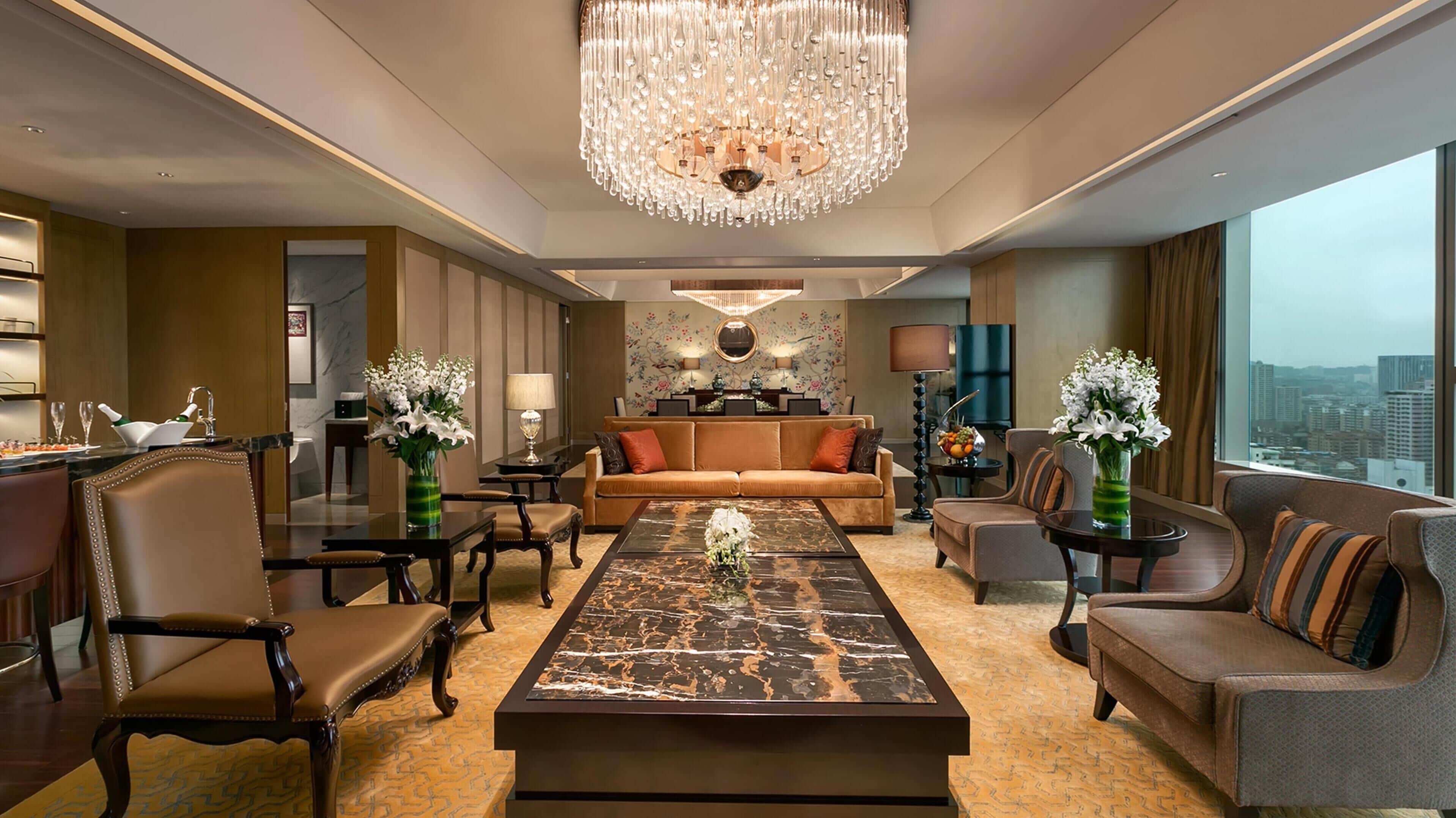 Minibar, két bảo mật tại phòng, bàn 