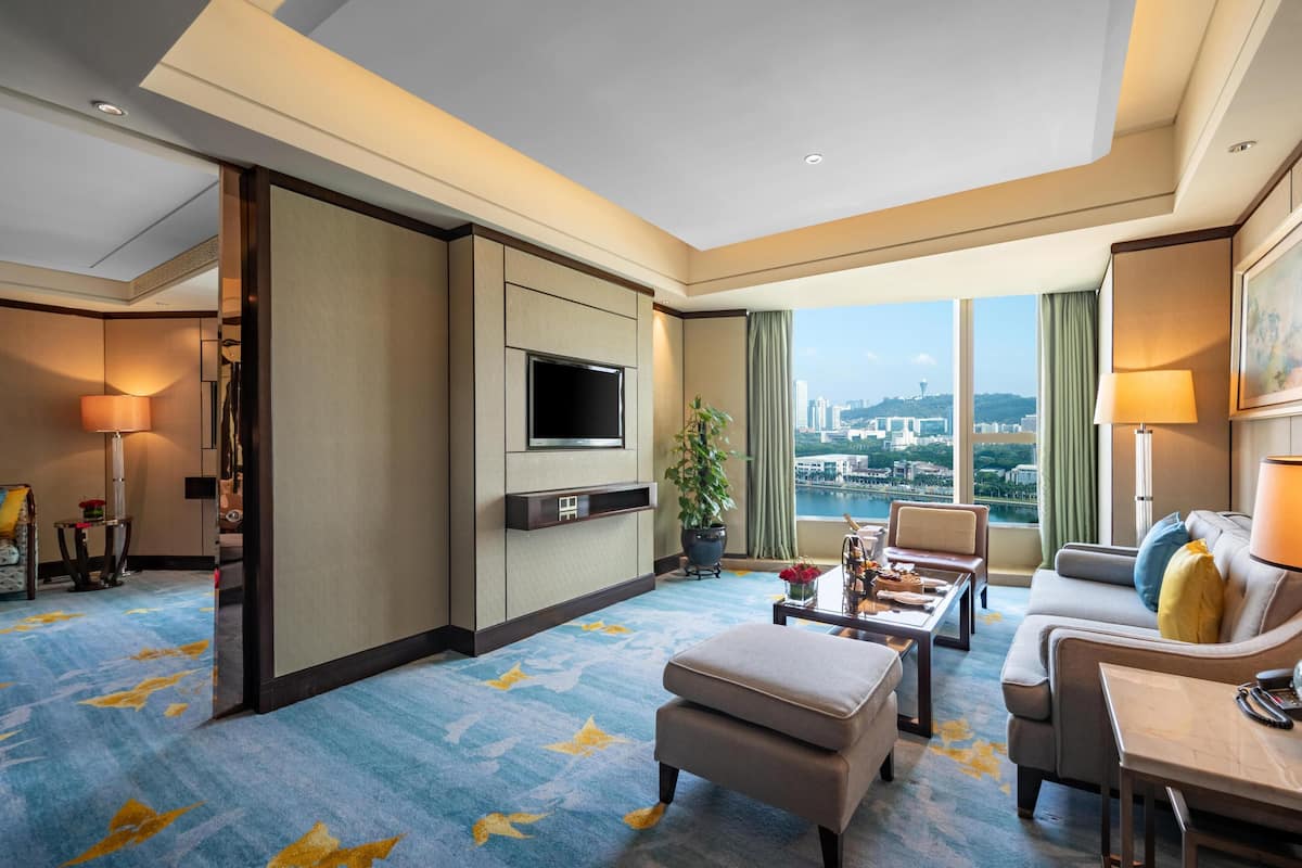 premier lake view suite (free lounge access) | indoor wedding