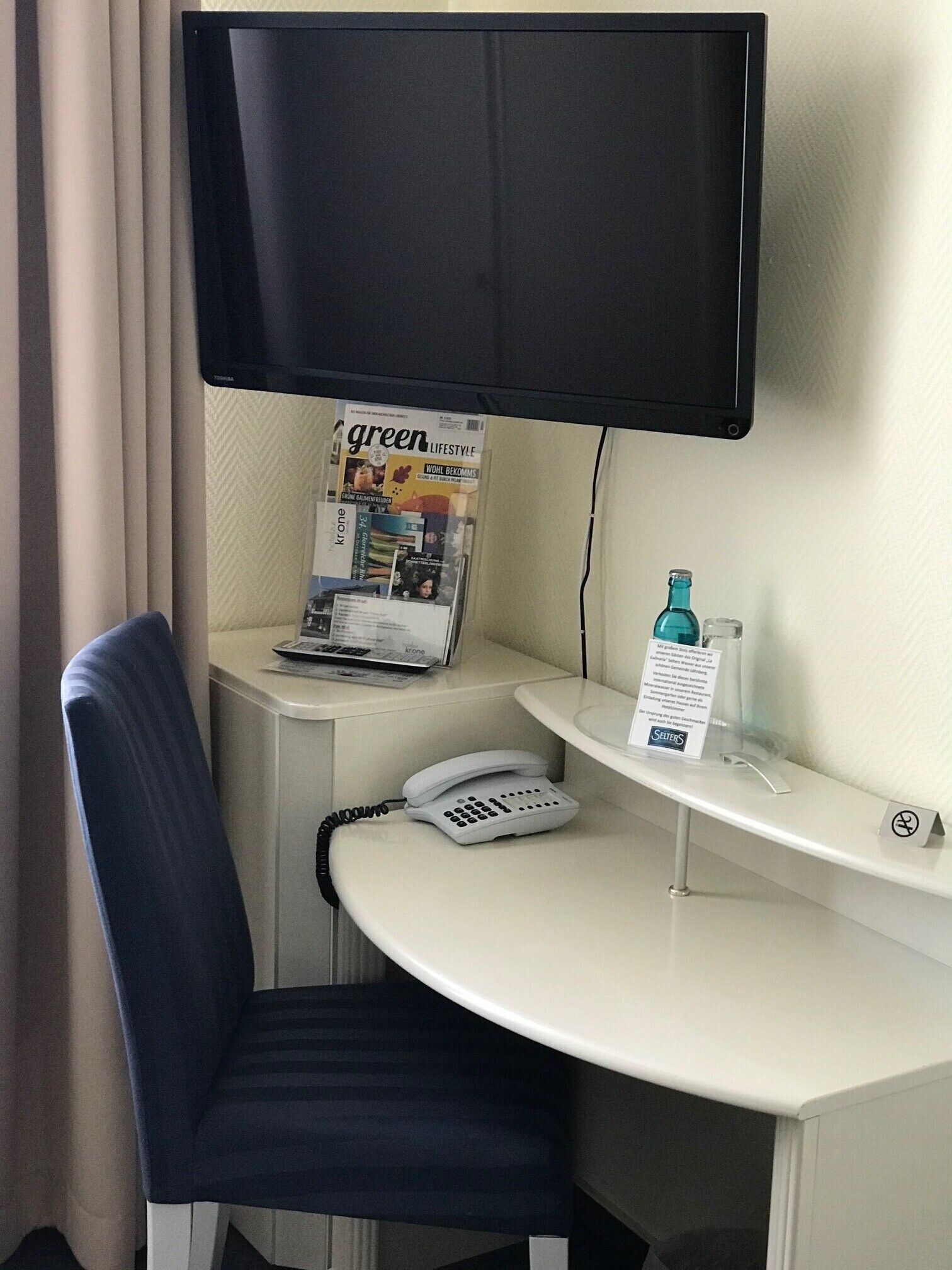 standard single room | living area | led tv