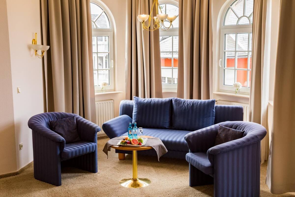 junior suite, 1 double bed with sofa bed | living room | led tv