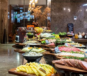 Daily buffet breakfast for a fee - Radisson Blu Hotel Istanbul Asia (Istanbul)