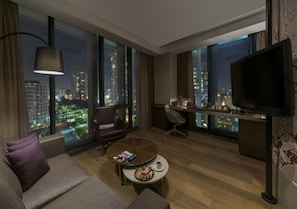 Peralatan tempat tidur premium, bar mini, peti besi dalam bilik 