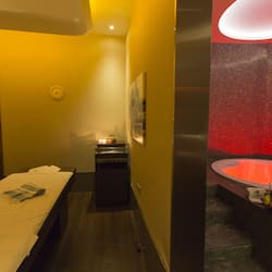 Couples treatment rooms, sauna, steam room, Turkish bath, aromatherapy