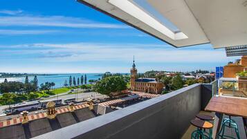 Suite, Non Smoking, Harbour View (Balcony, 1 Queen Bed & 2 Twin Beds)