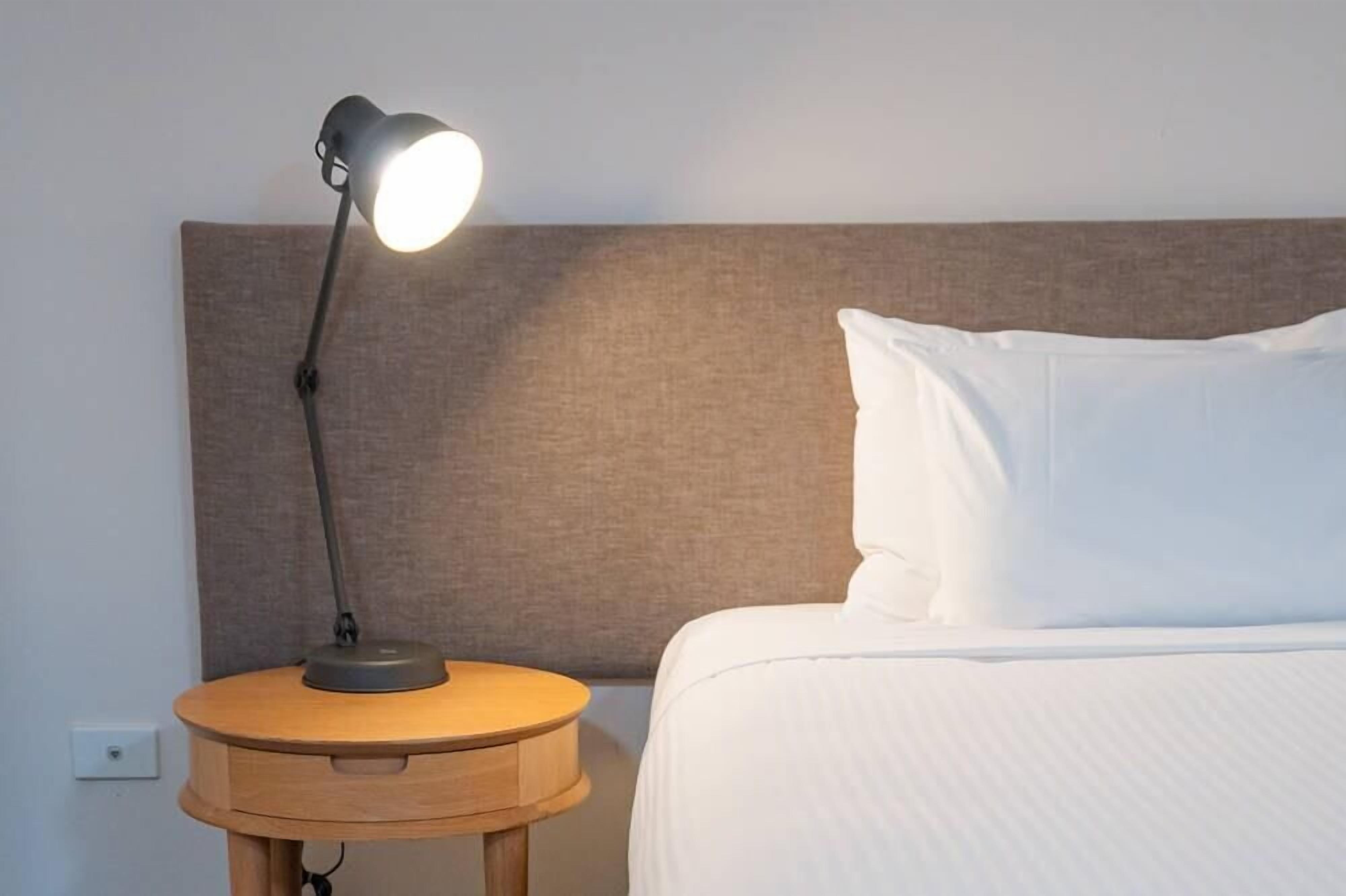 Standardzimmer, 1 Queen-Bett, Nichtraucher | Minibar, Zimmersafe, individuell dekoriert, individuell eingerichtet