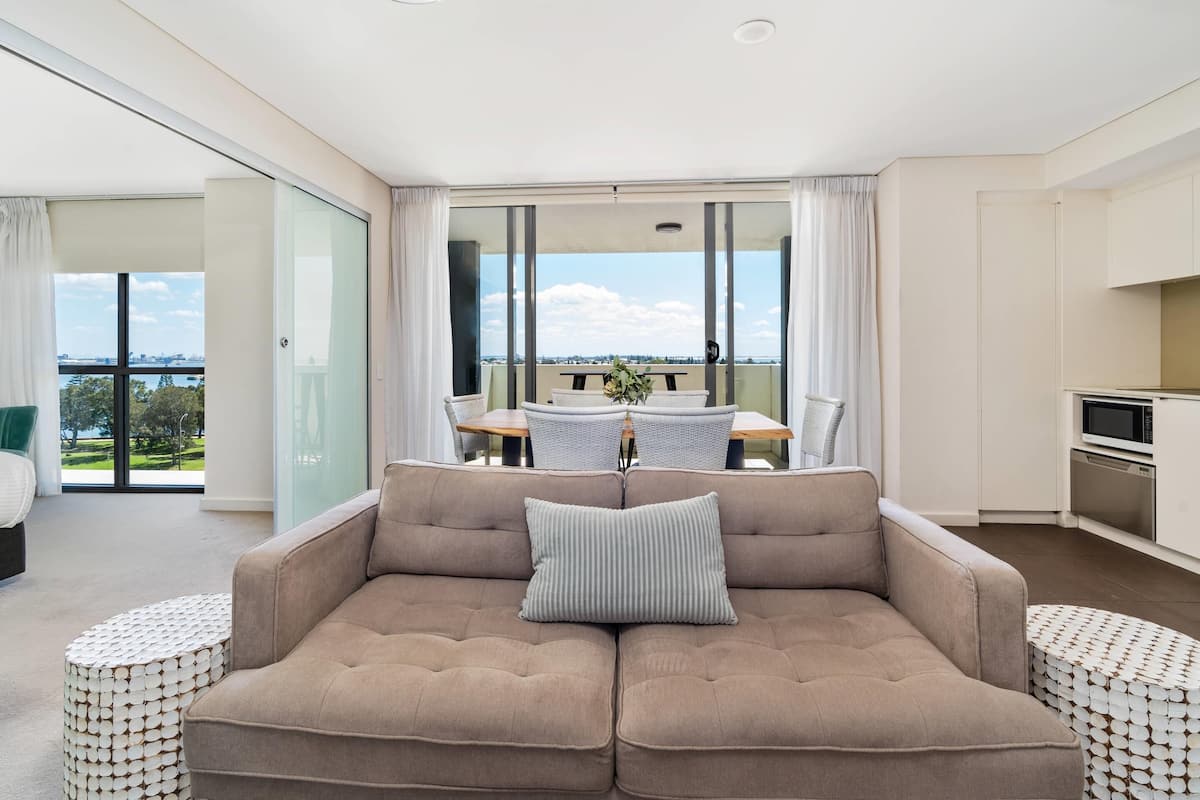 Suite, Non Smoking, Harbor View (1 Queen Bed & 2 Twin Beds) | Minibar, in-room safe, individually decorated, individually furnished