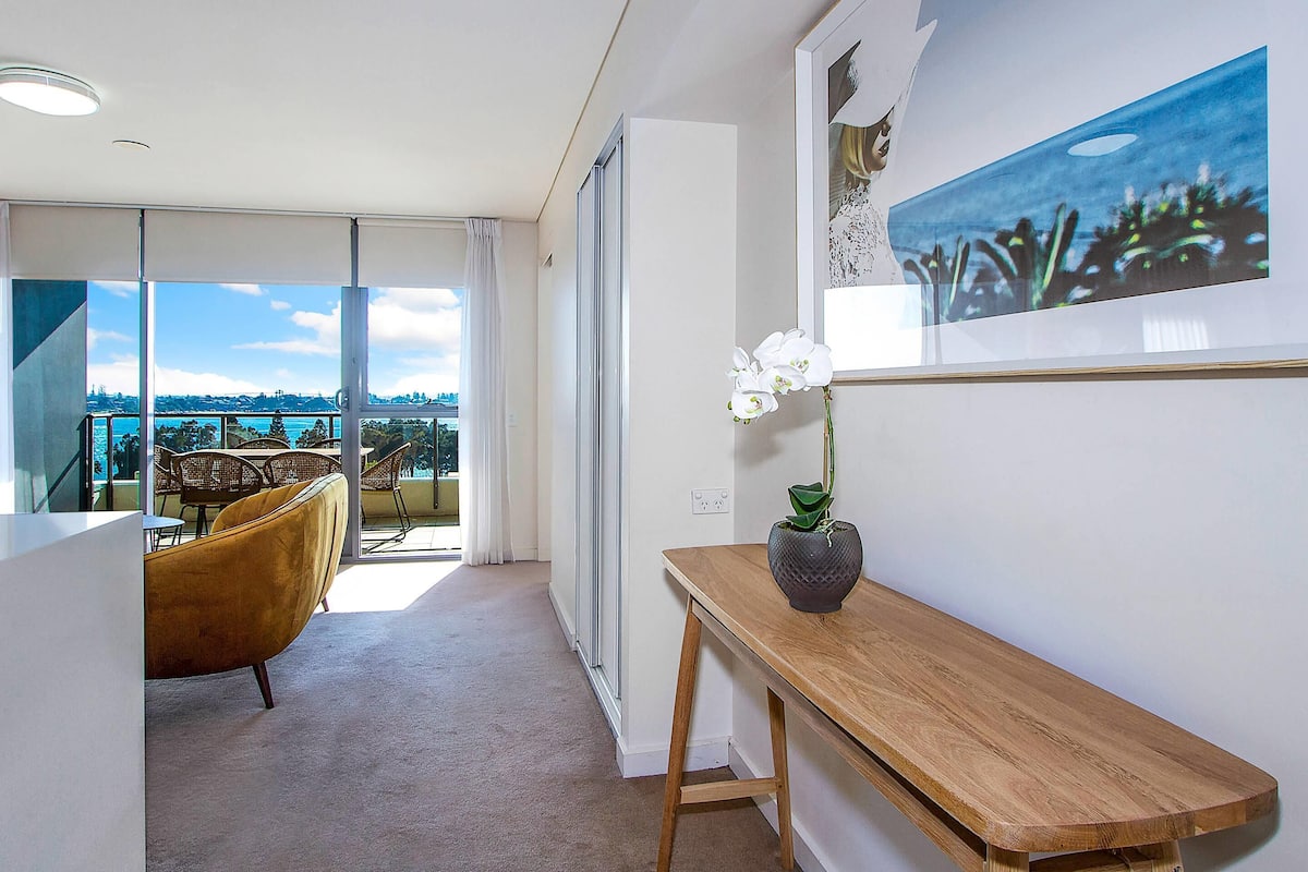 Suite, Non Smoking, Harbor View (1 Queen Bed & 2 Twin Beds) | Minibar, in-room safe, individually decorated, individually furnished