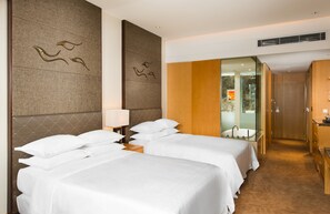 Premium bedding, down duvets, Select Comfort beds, minibar - Sheraton Yantai Golden Beach Resort (Yantai)