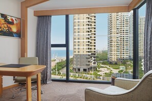 高級寢具、羽絨被、Select Comfort 床墊、迷你吧
