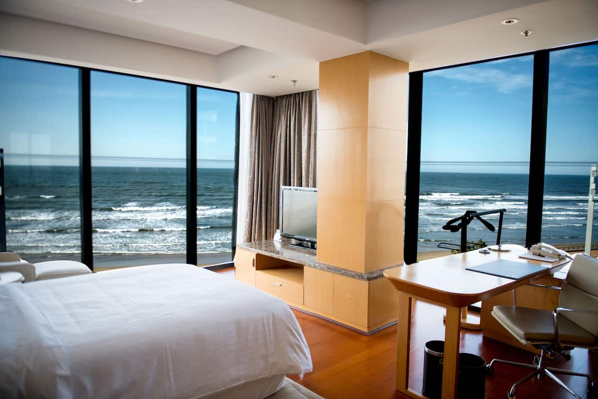 Family Suite, 1 Double Bed, Ocean View | Premium bedding, down comforters, Select Comfort beds, minibar