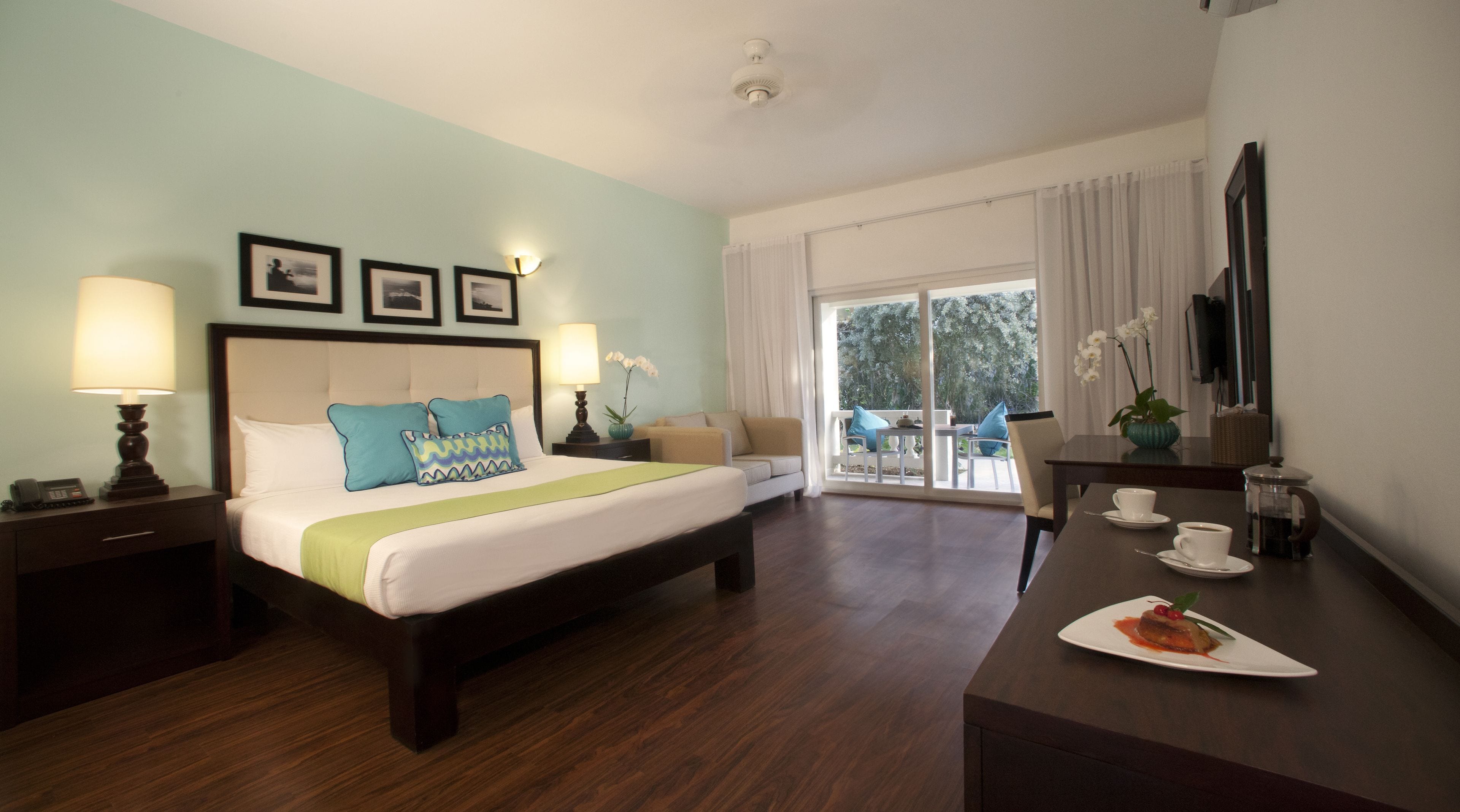 1 phòng ngủ, bộ đồ giường cao cấp, minibar, két bảo mật tại phòng 