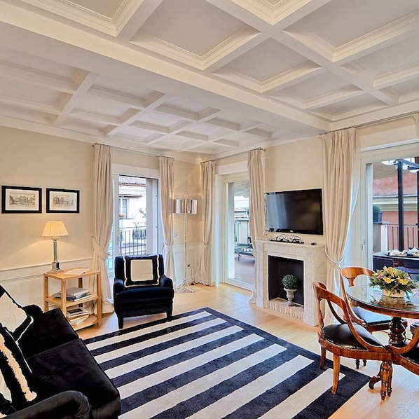 Suite Presidenziale, terrazzo (Private Jacuzzi on the rooftop) | Soggiorno | TV, film pay-per-view