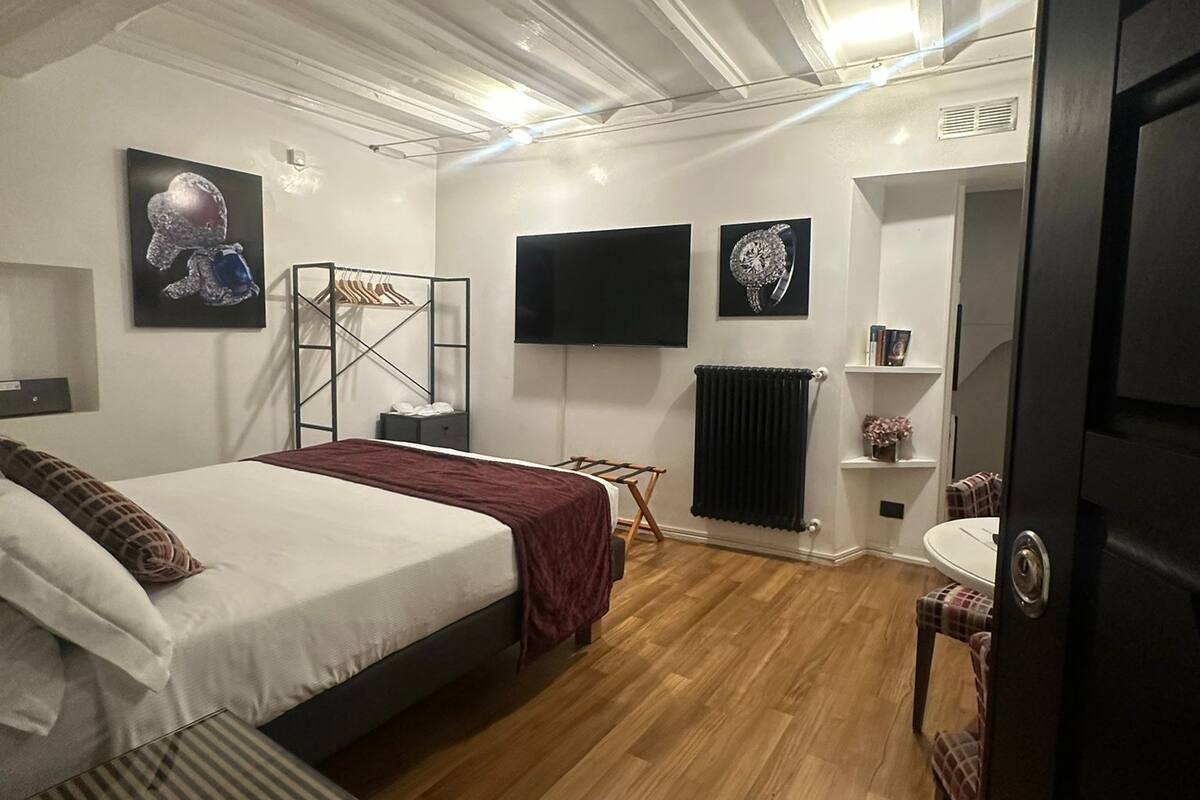 Minibar, una cassaforte in camera, insonorizzazione, Wi-Fi gratuito