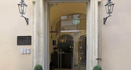 Trevi Palace Luxury Inn