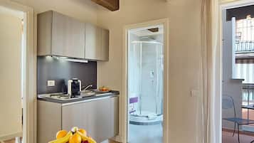 Suite | Private kitchenette | Coffee/tea maker