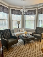 Caja de seguridad en la habitación y decoración personalizada