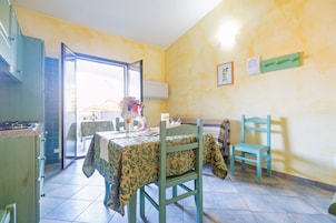In-room safe, soundproofing, iron/ironing board, bed sheets