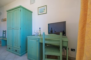 Quadruple Room | Peti besi dalam bilik, kalis bunyi, seterika/papan seterika 
