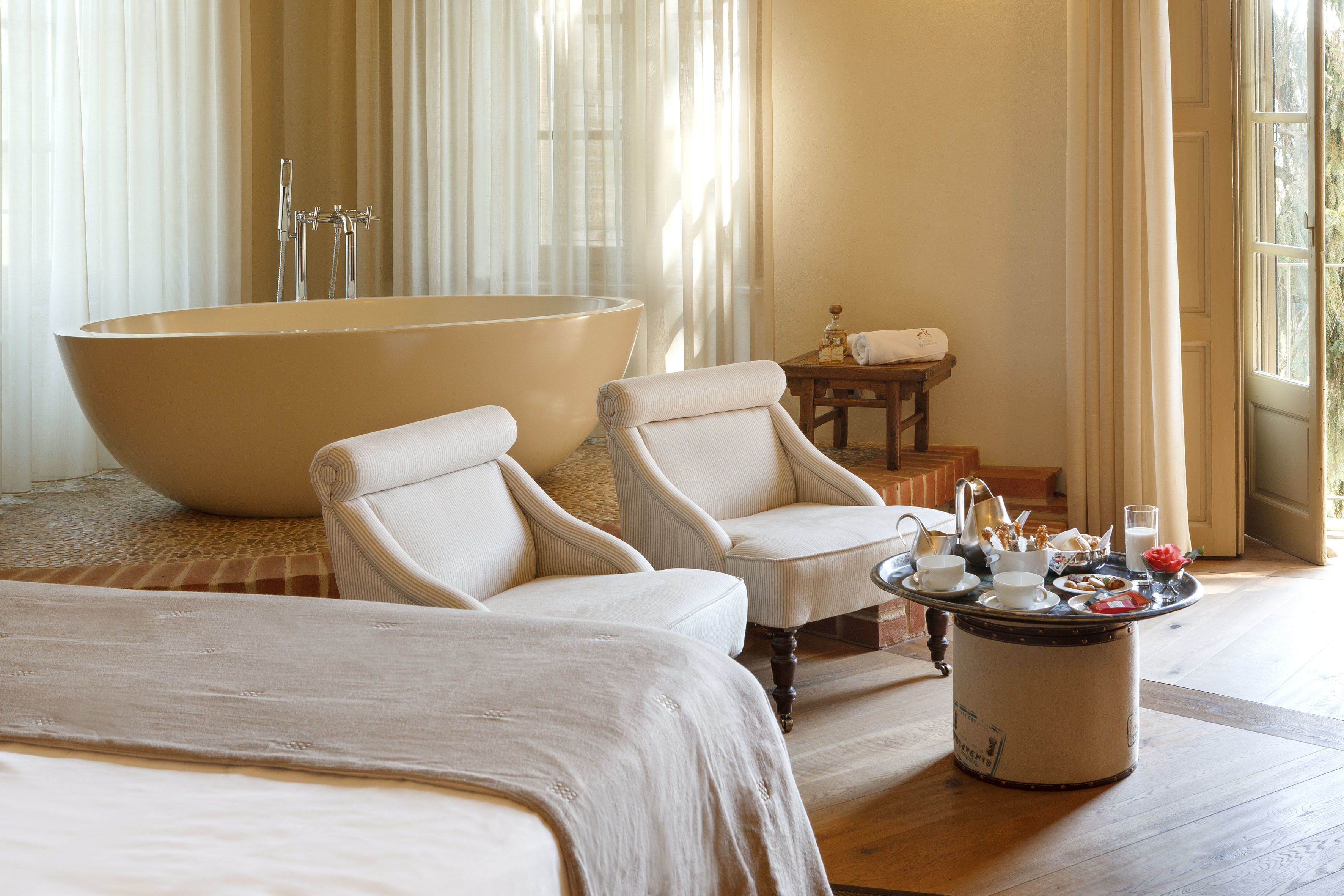 Suite | Minibar, in-room safe, desk, blackout drapes